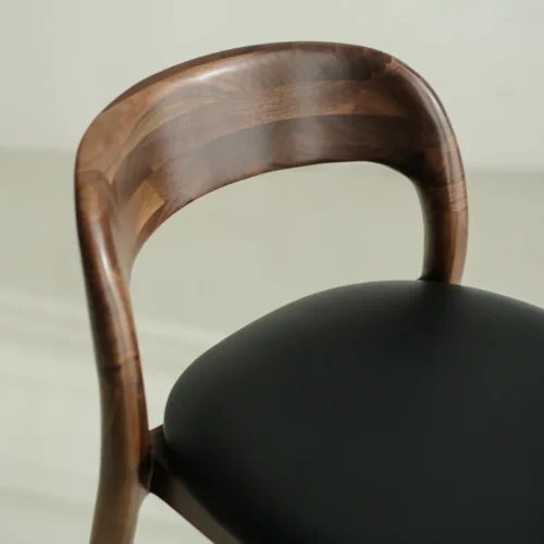 Kana bar stool walnut wood Black leather 07